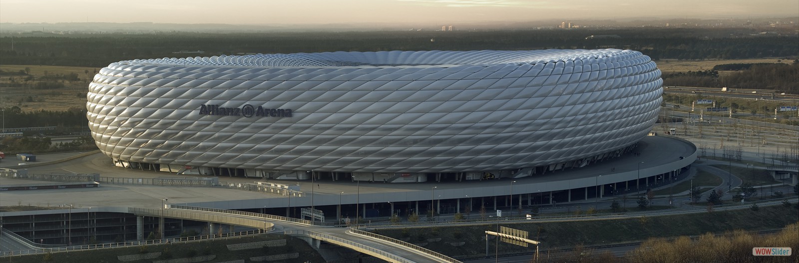 Allianz_arena_daylight_Richard_Bartz